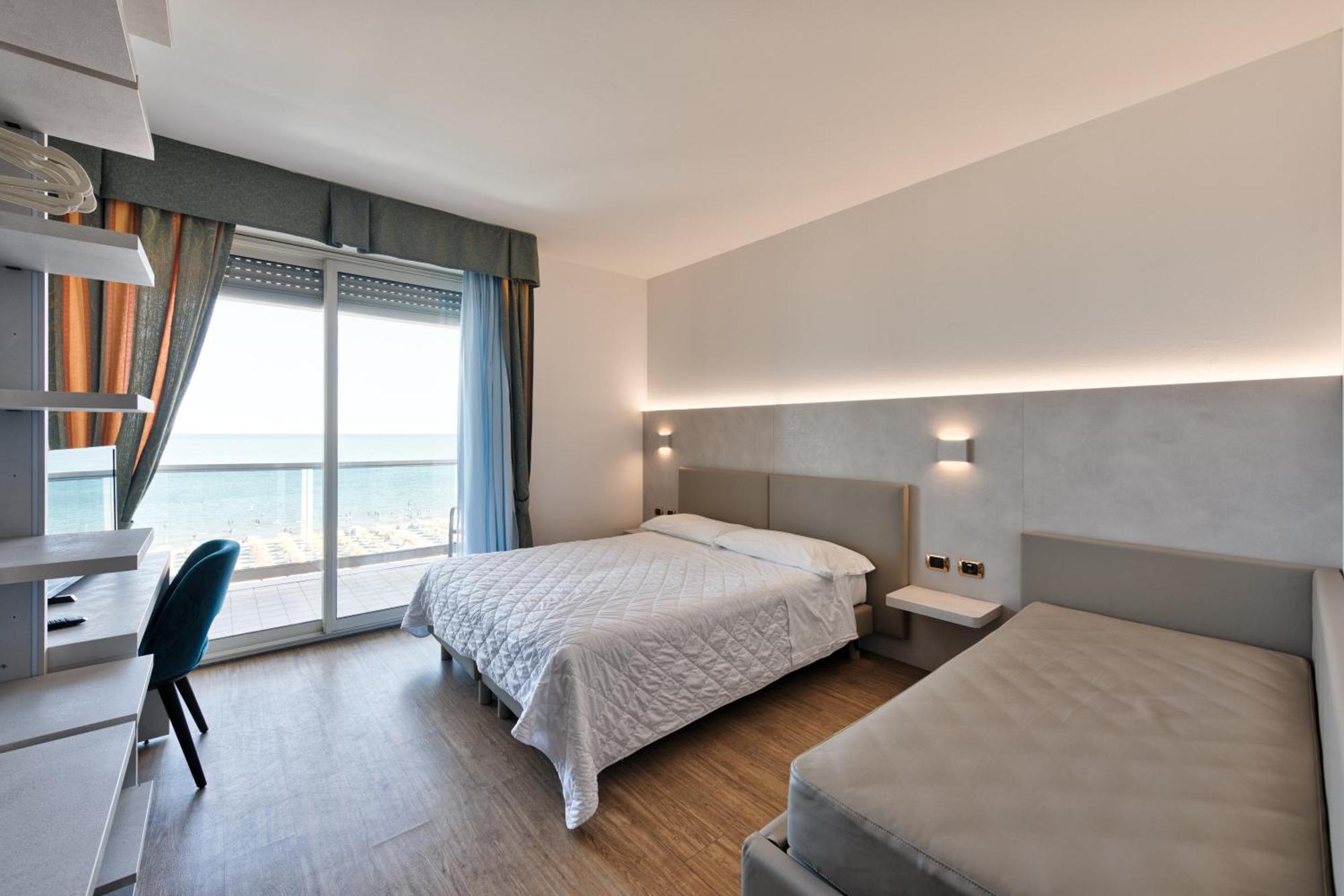Hotel Columbus Lignano Sabbiadoro Exterior photo