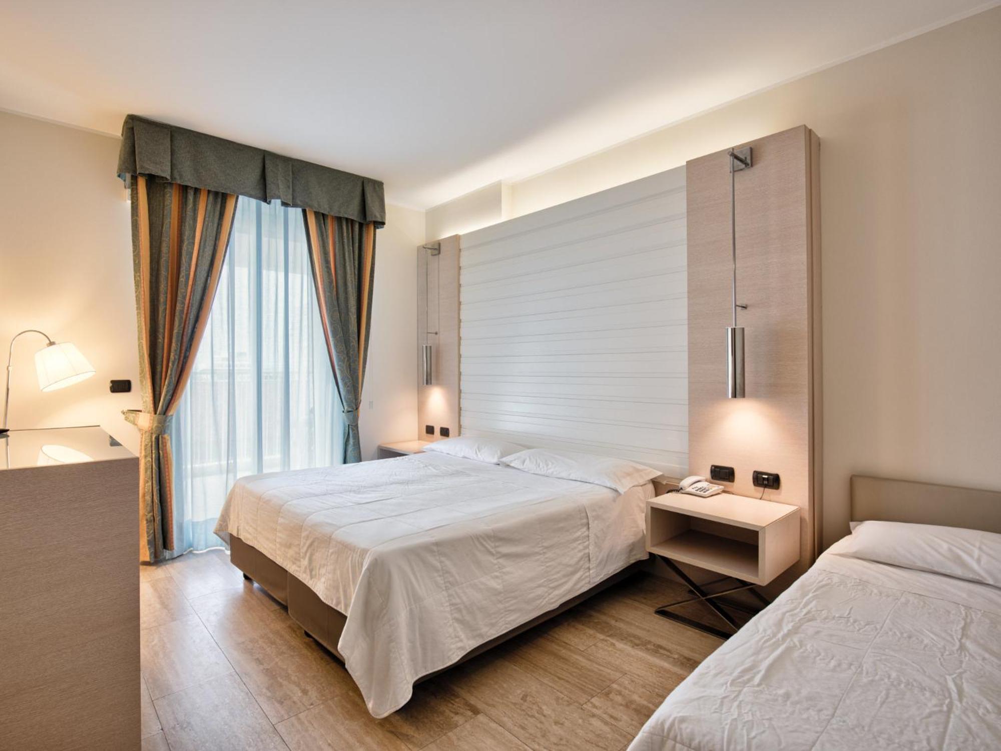 Hotel Columbus Lignano Sabbiadoro Exterior photo
