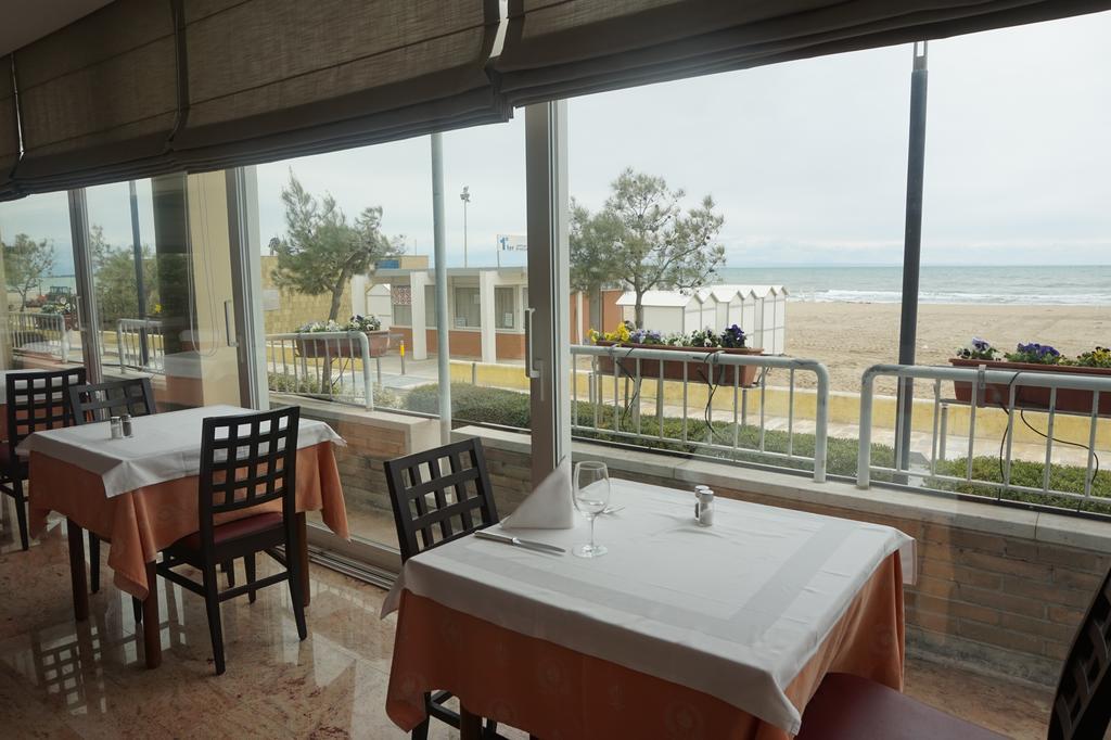 Hotel Columbus Lignano Sabbiadoro Exterior photo